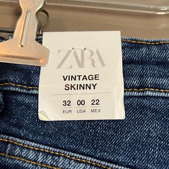 NWT! Zara vintage skinny jeans. Medium wash - Picture 9 of 15